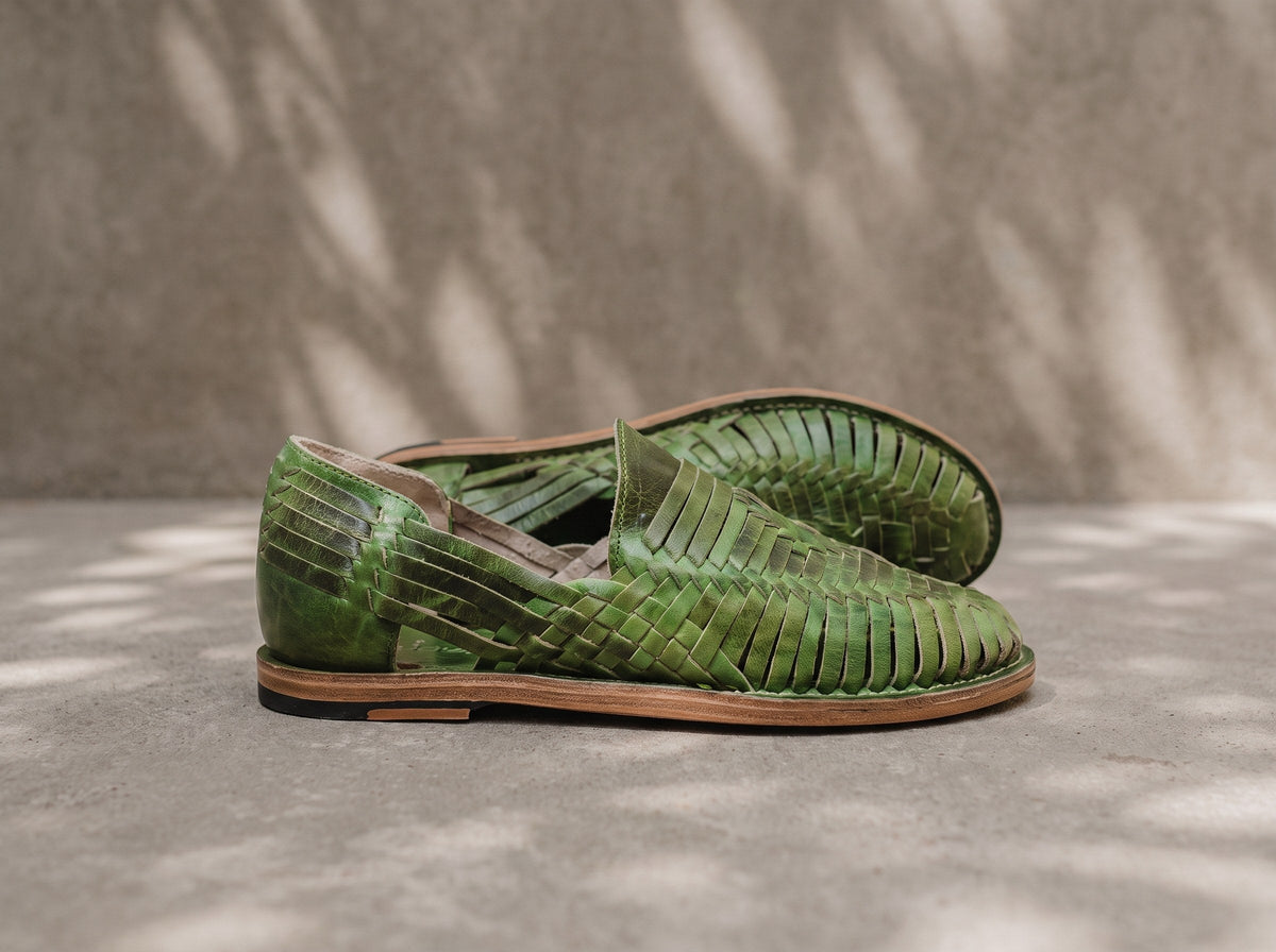 Huarache Unmarked Holanda Jade en piel verde tejida a mano