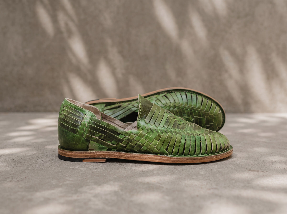 Huarache Unmarked Holanda Jade en piel verde tejida a mano
