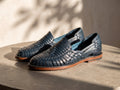 Huarache Unmarked Antique Indigo en piel azul tejida a mano