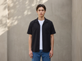Camisa de toalla negra de 98 Coast Avenue, manga corta