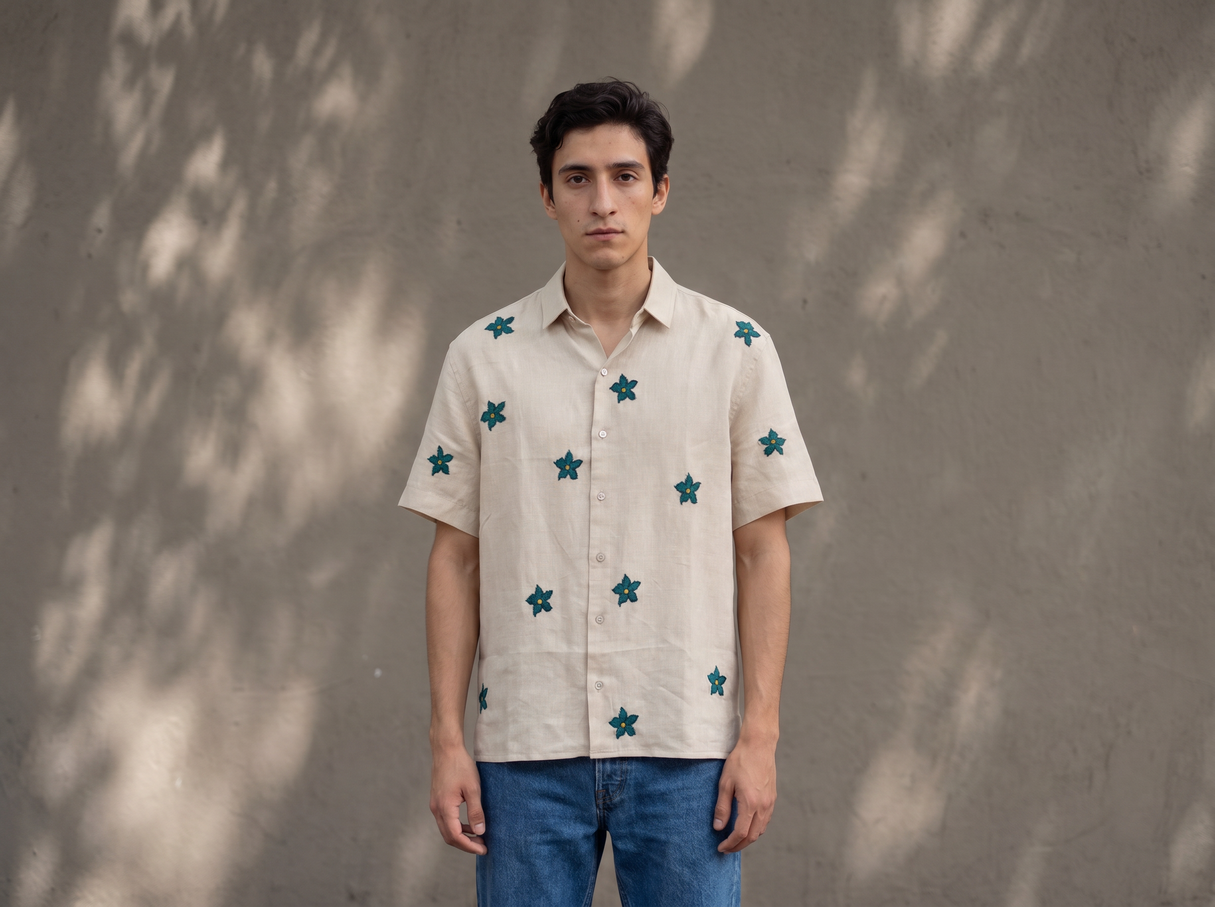 Camisa bordada blanca de Arianca en 100% lino
